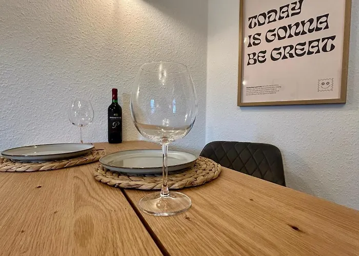 Karl Flats - Netflix - Parkplatz - Balkon *