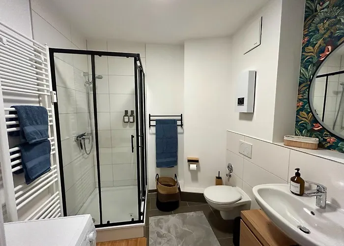 Karl Flats - Netflix - Parkplatz - Balkon *